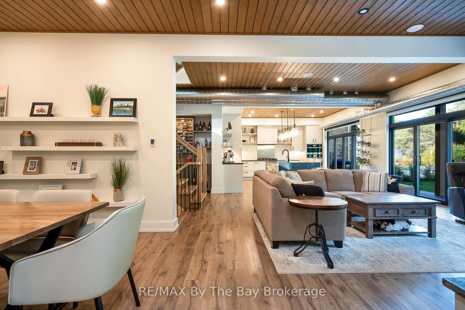 809 Eastdale Drive photo 2
