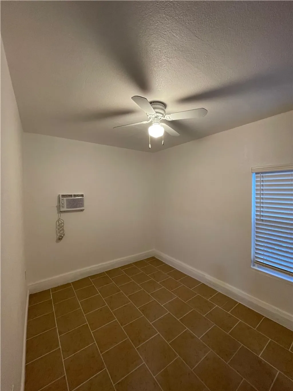 Additional image 7 of 369 E Avenue R4, Palmdale, CA 93550