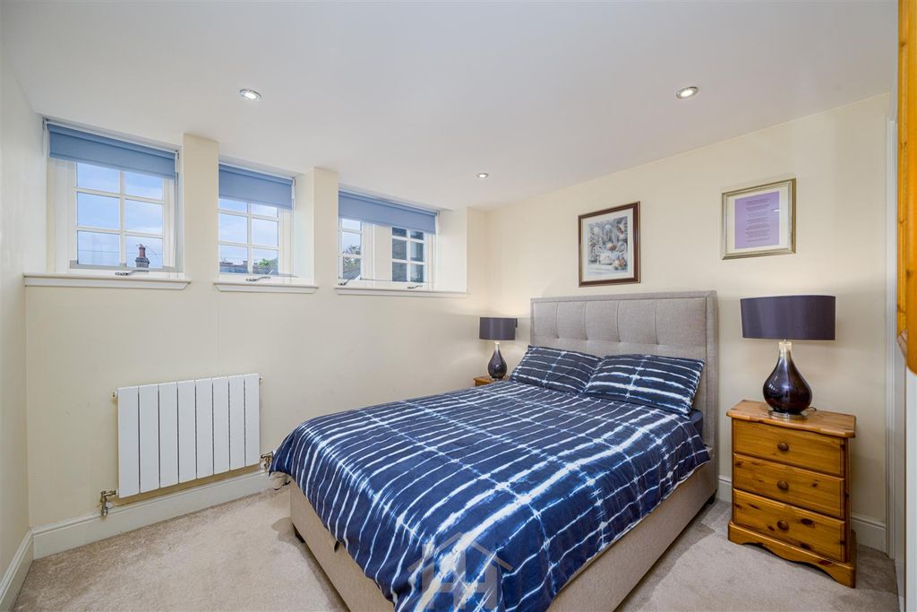 Additional image 6 of 2 bed flat for saleWhinny Brae, Broughty Ferry DD5
