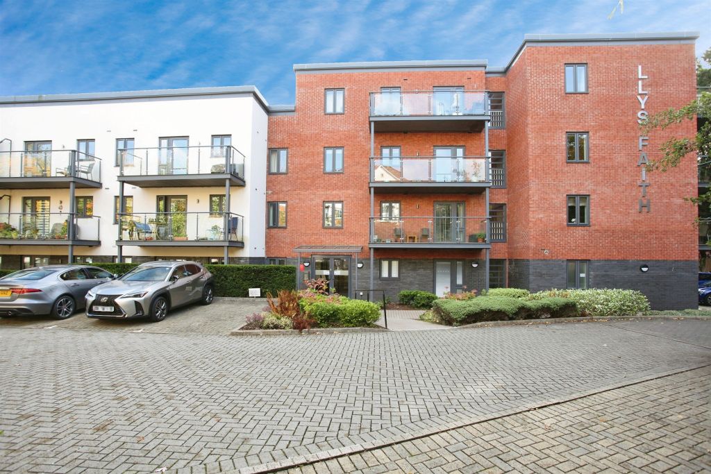 2 bed flat for saleIlex Close, Llanishen, Cardiff CF14
