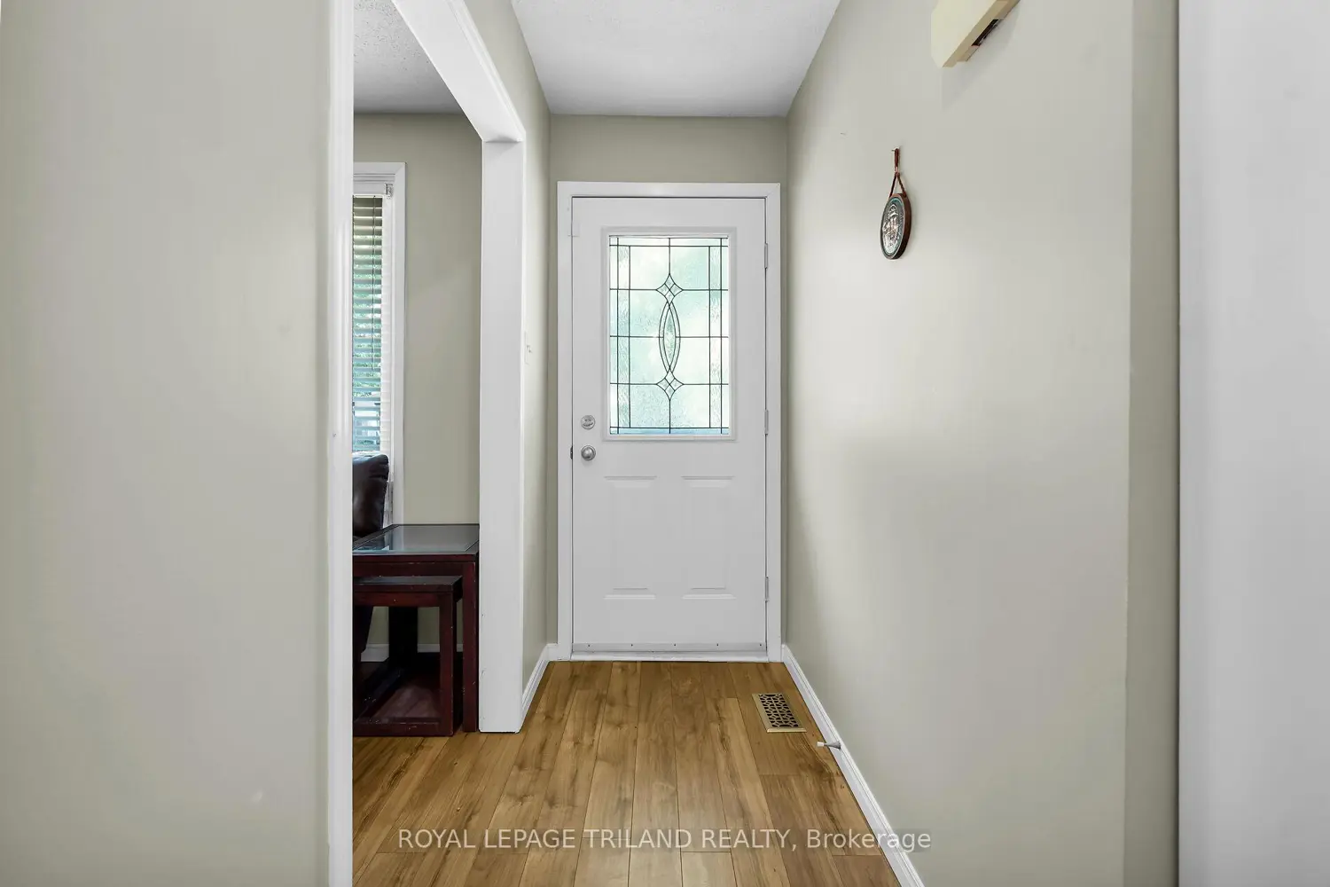 132 Ardsley Crescent photo 2