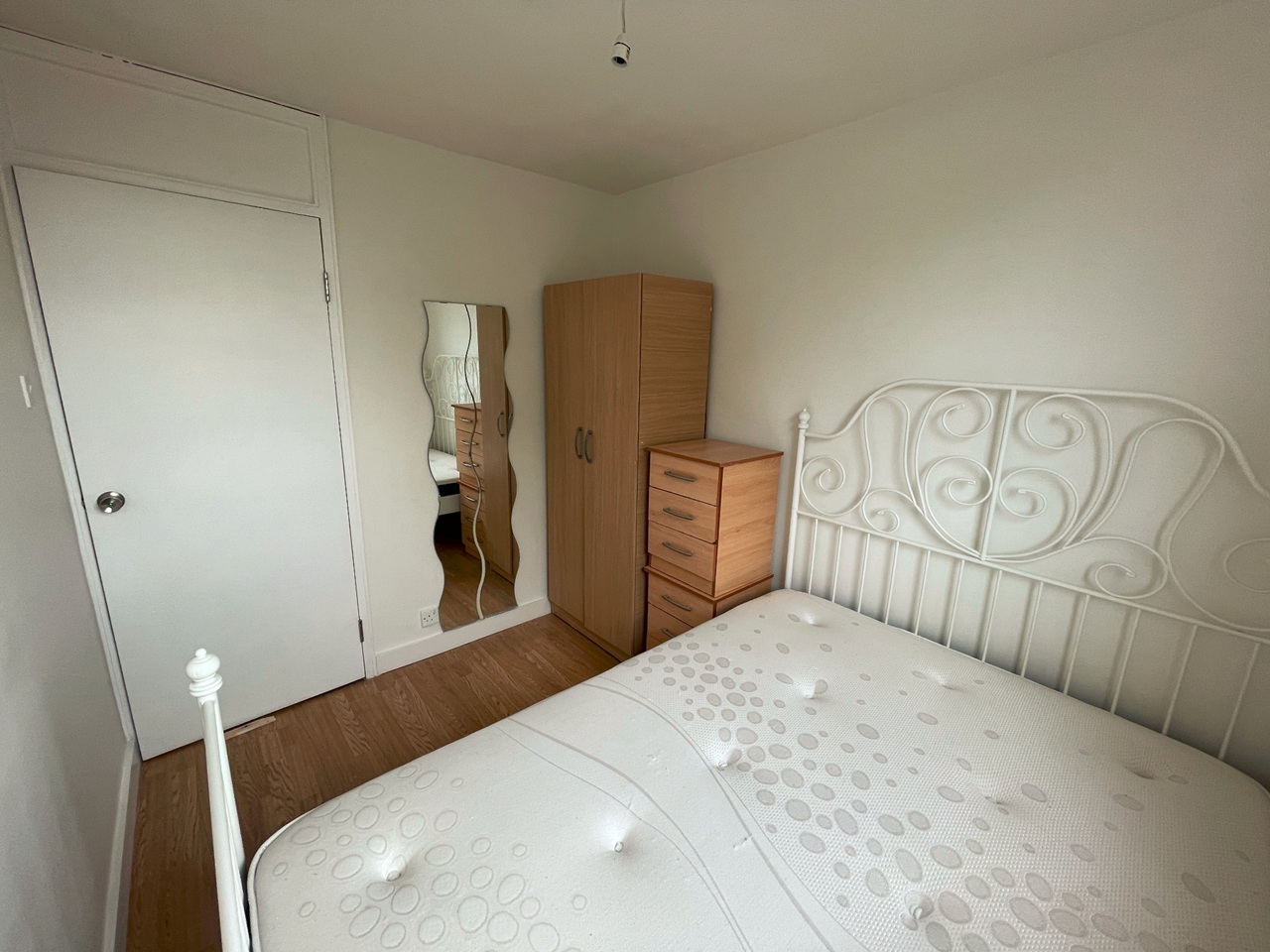 Additional image 2 of Room in a Shared House, Blomfield Court, SW11, SW11 3TL