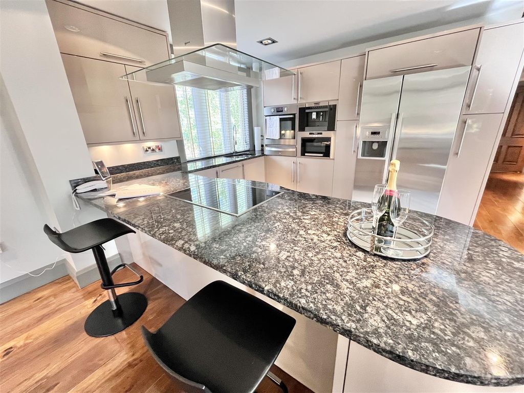 Additional image 3 of 2 bed flat for sale6 Norcliffe Hall, Altrincham Road, Wilmslow SK9