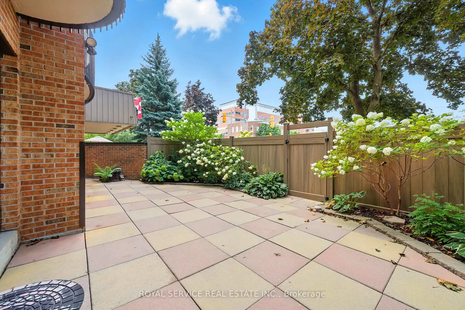 Additional image 17 of 337 Simcoe Street 101