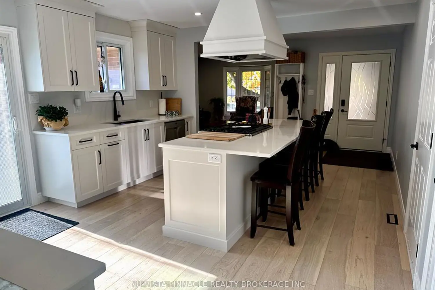 1446 Aldersbrook Road photo 4