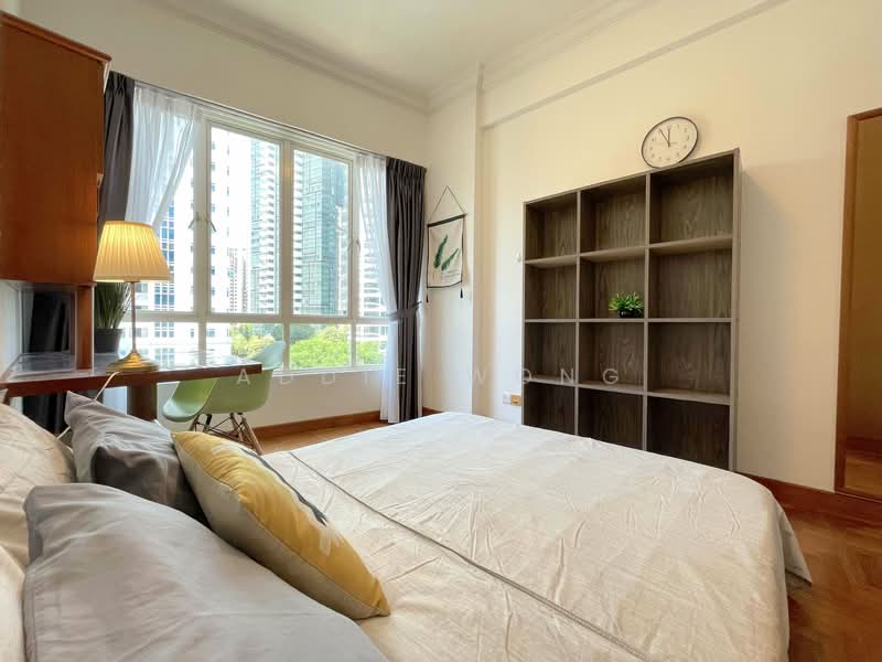 Spacious & Bright Room | Somerset MRT 5 Mins Walk | Big Wardrobes & Work Desk