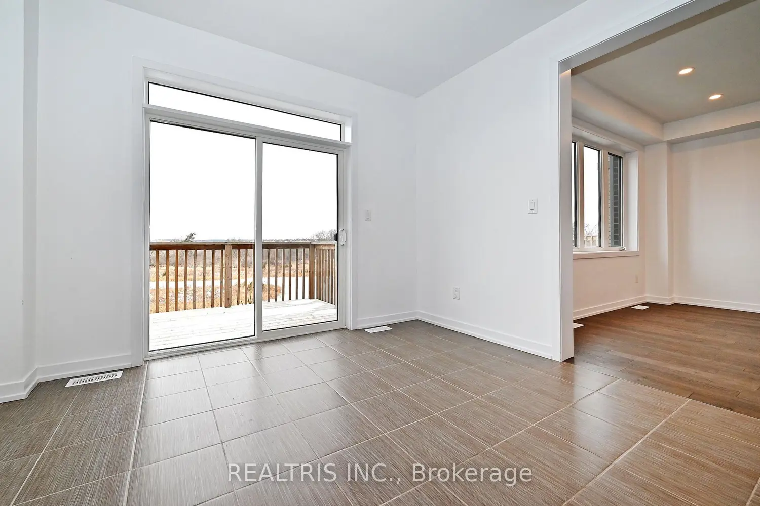 84 Hawick Crescent photo 5