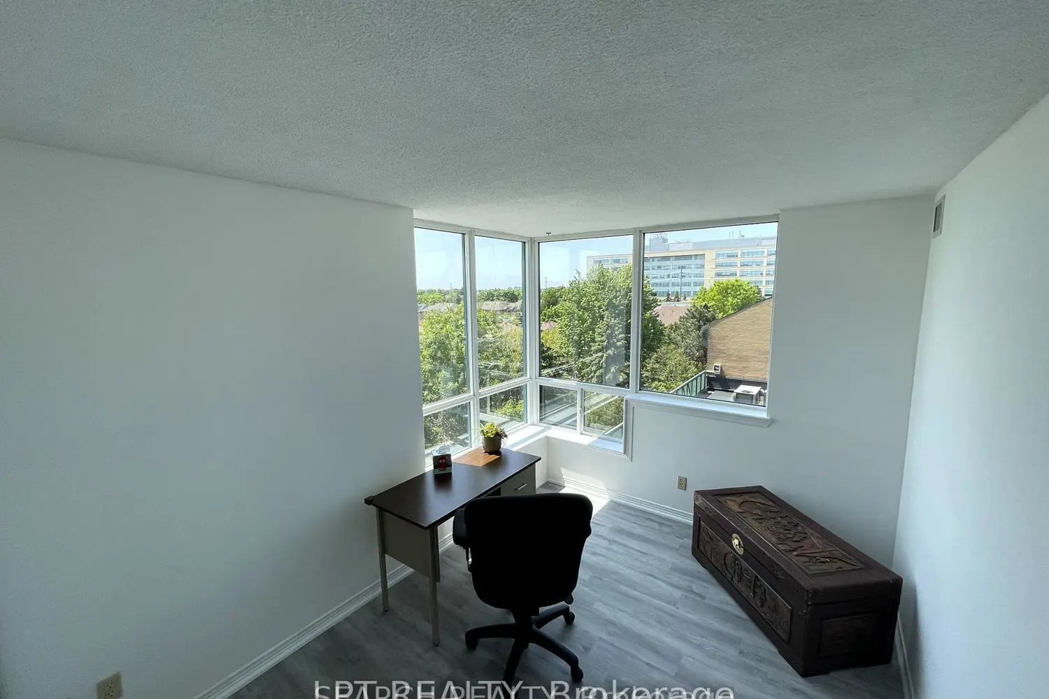 Additional image 19 of 711 Rossland Road 505