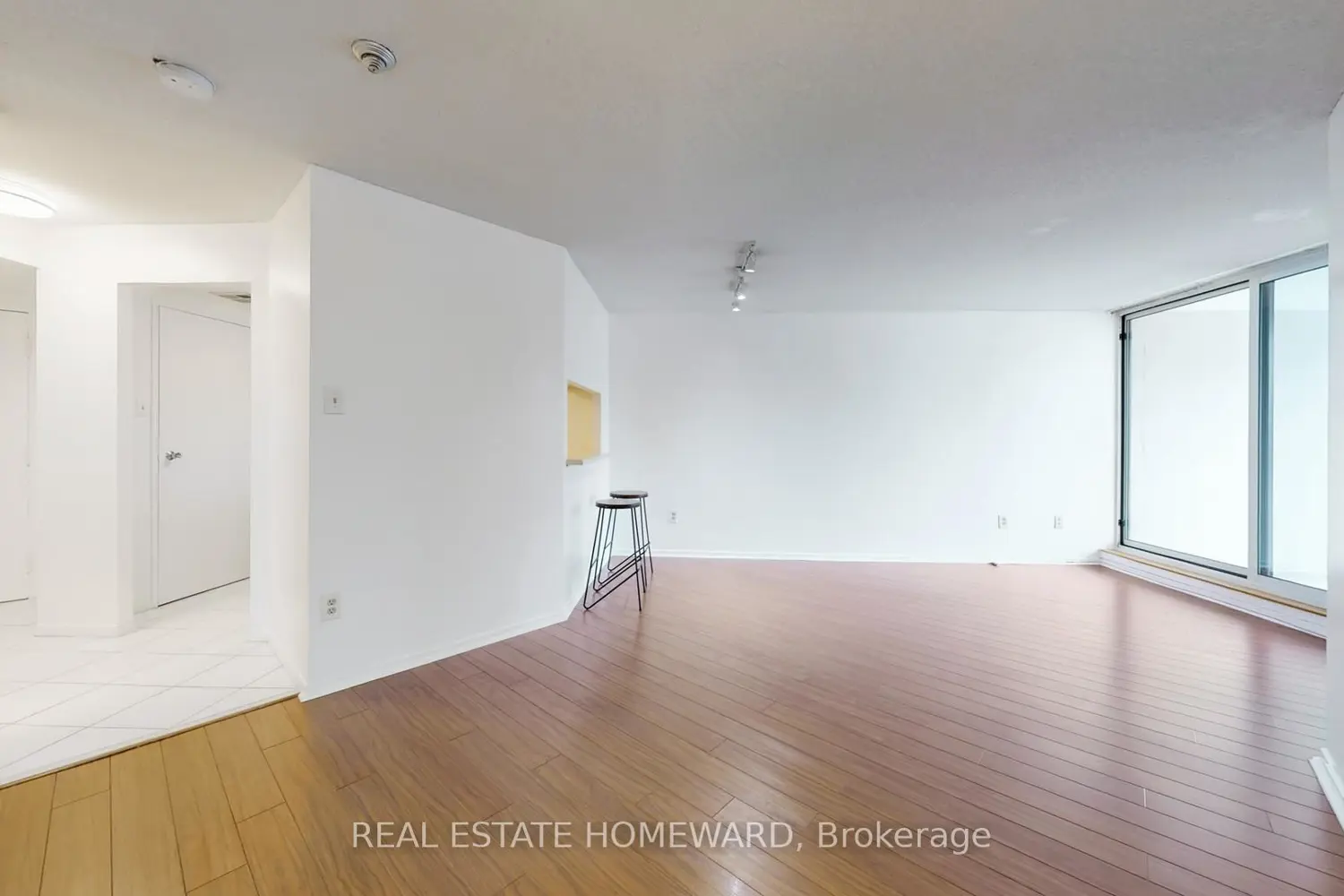 77 Maitland Place 623 photo 5