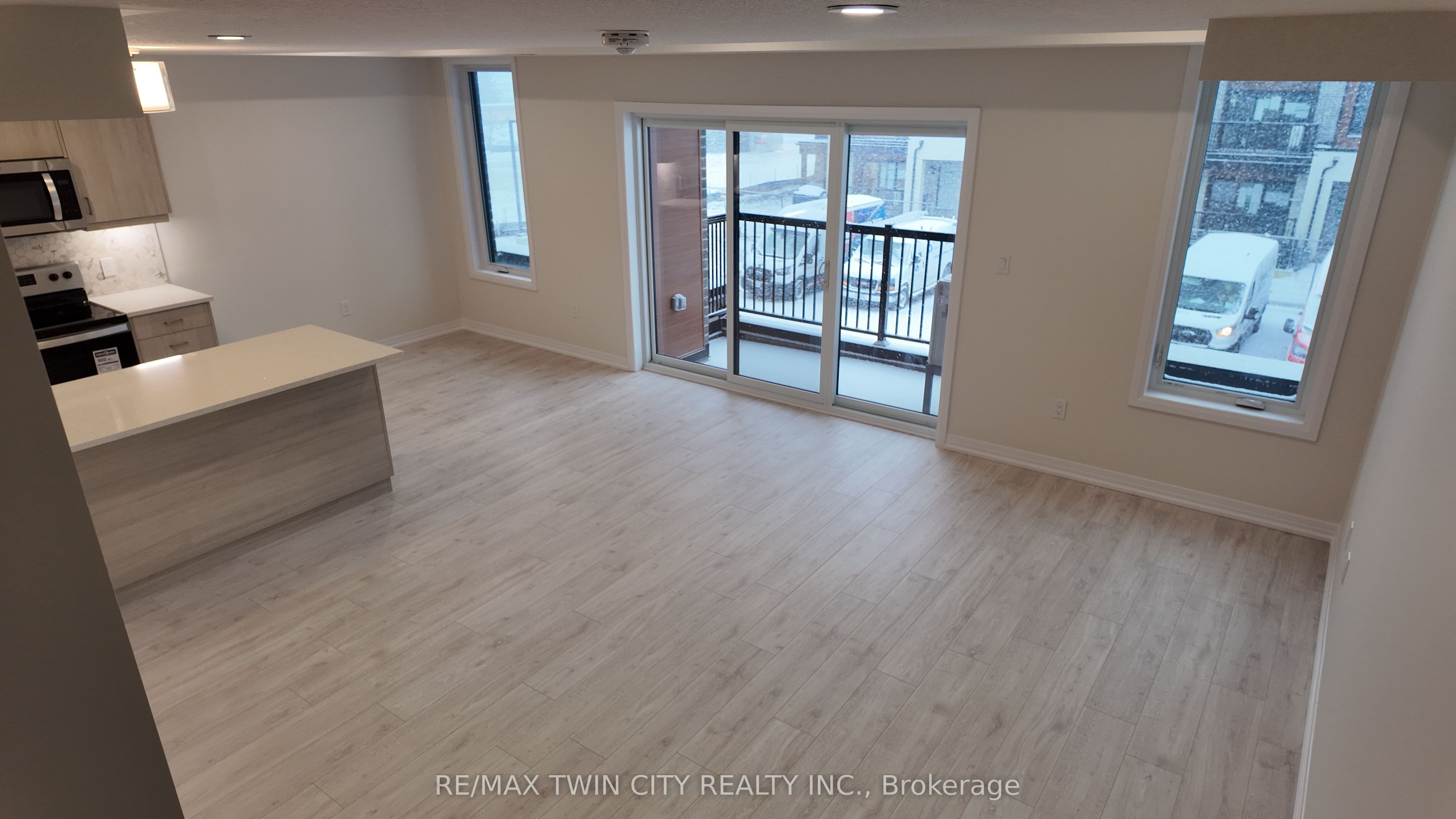 Additional image 6 of C055-525 Erinbrook Drive, Kitchener, ON, N2E 3M8