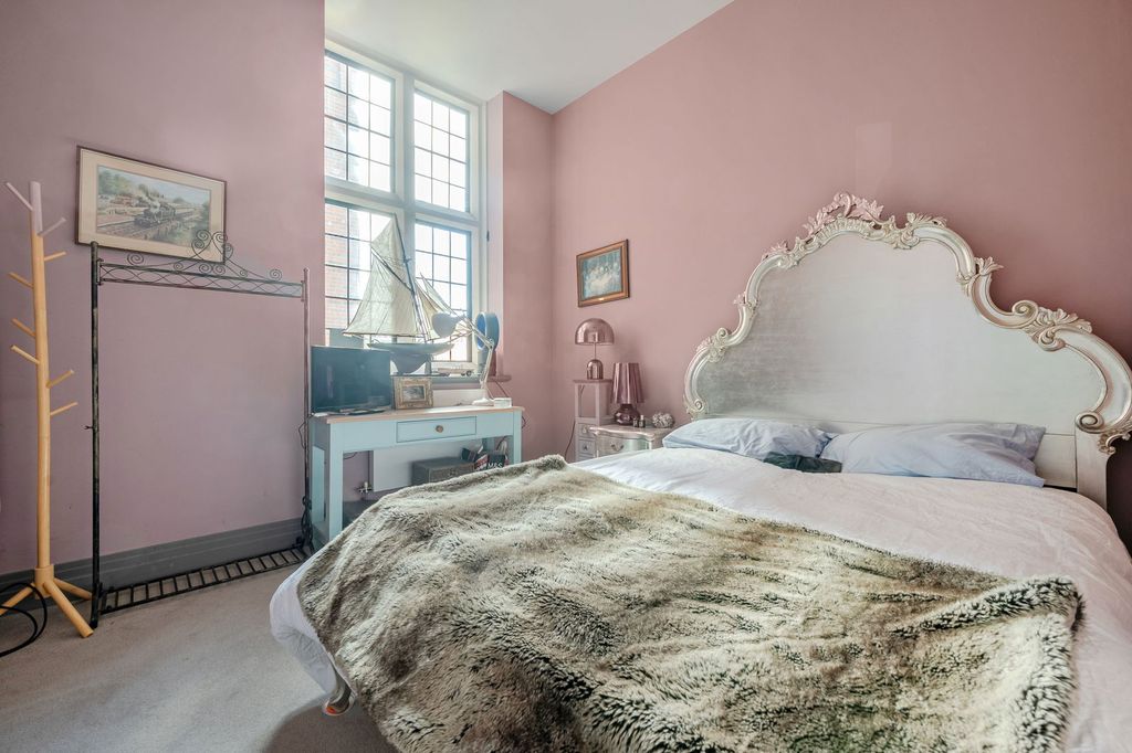 Additional image 21 of 2 bed flat for saleKings Drive, Midhurst GU29