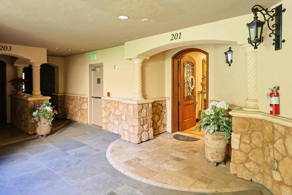 Additional image 101 of 120 C Avenue Unit 201, Coronado, CA 92118