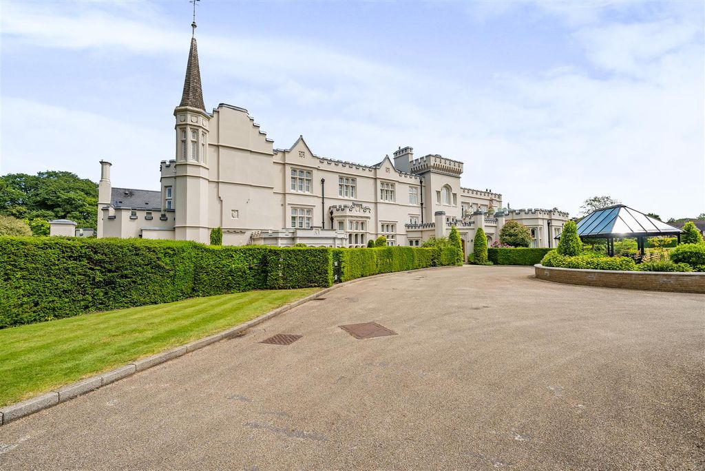 Additional image 32 of 3 bed flat for saleWoodland Way, Kingswood KT20