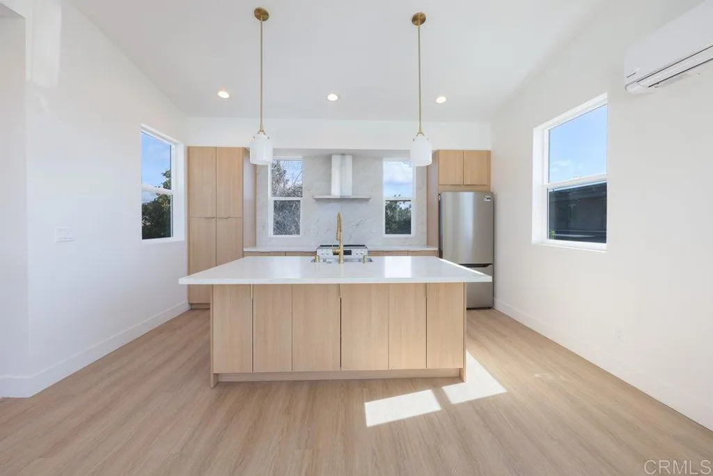 3839 Baker St, San Diego, CA 92117 photo 4