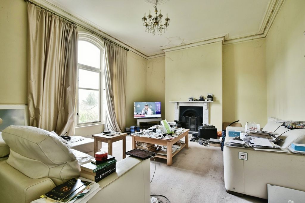 Additional image 5 of 4 bed flat for saleWoodleigh Court, Alderley Edge, Cheshire SK9