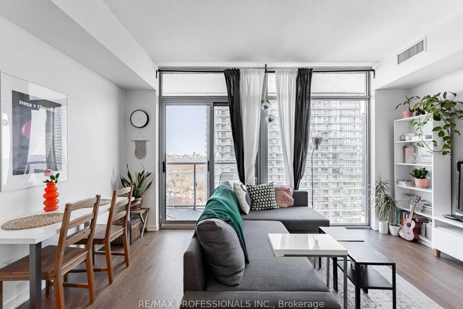 Additional image 7 of 105 The Queensway 2113