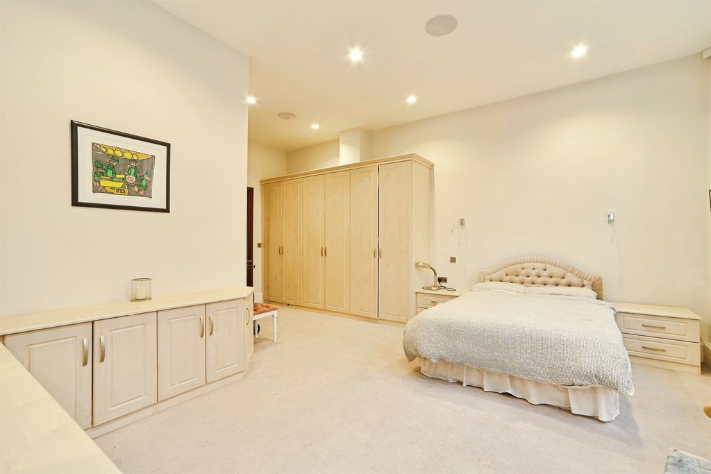 Additional image 14 of 3 bed flat for saleSpenfield Court, Leeds LS16