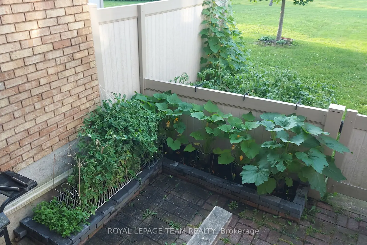 Additional image 19 of 2027 Stonehenge Crescent 35