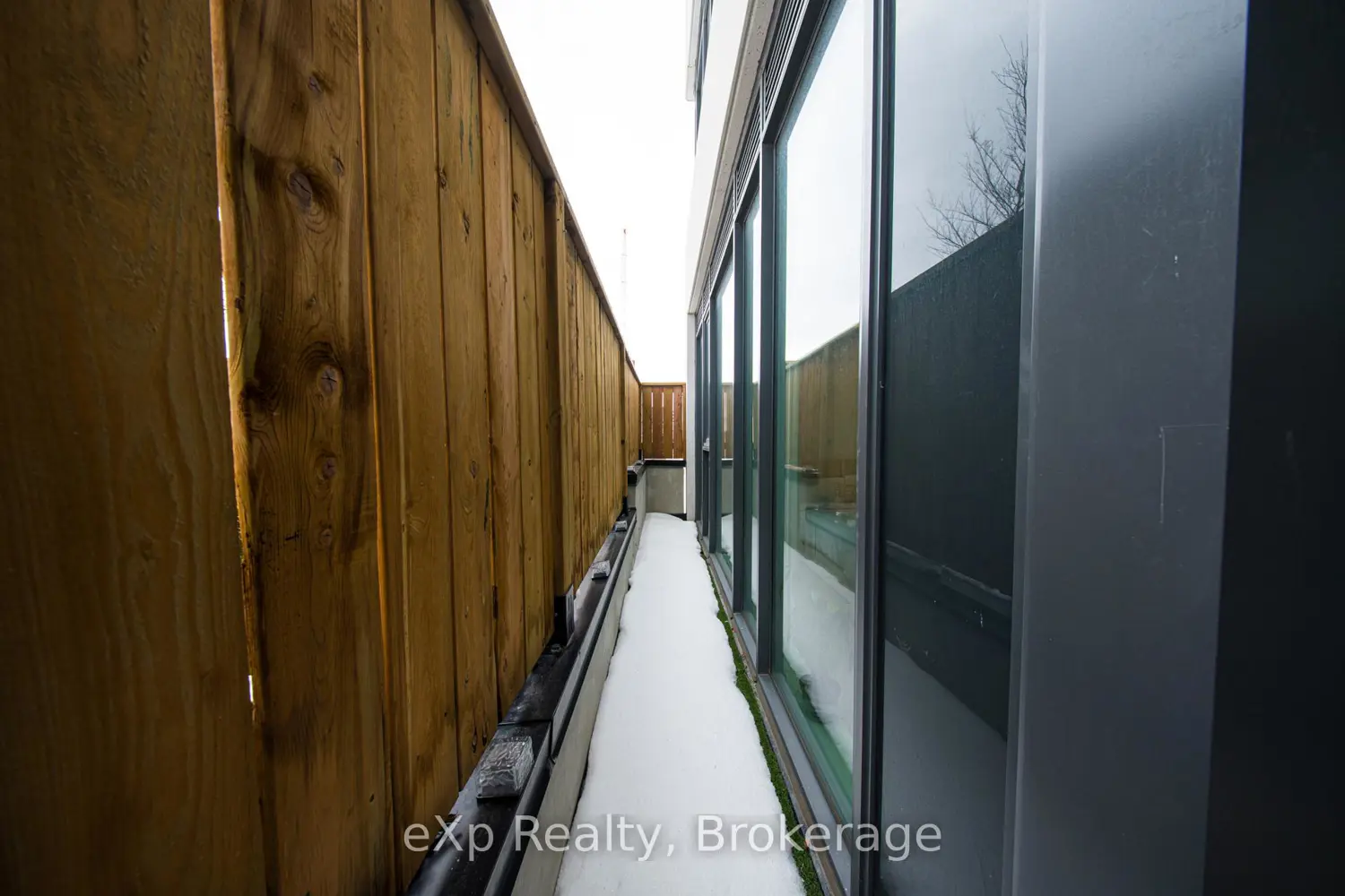 Additional image 15 of 859 The Queensway 209