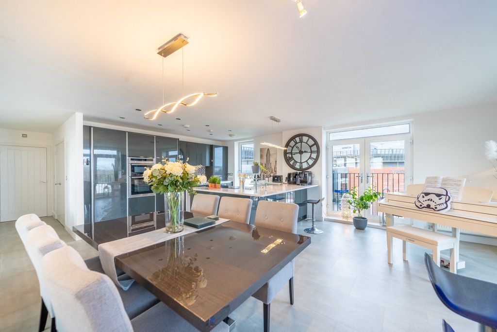 3 bed penthouse for saleTrinity Walk, Derby, Derbyshire DE1 photo 5