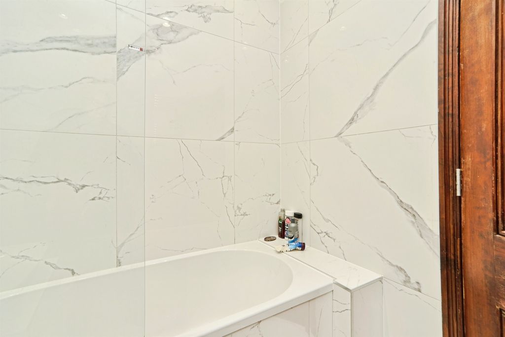 Additional image 17 of 3 bed flat for saleSpenfield Court, Leeds LS16