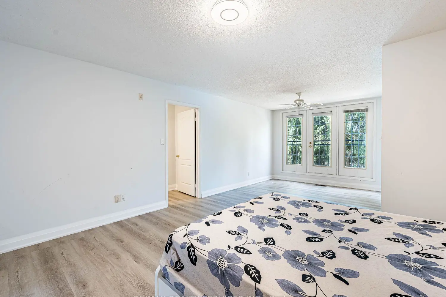 Additional image 13 of 1995 Royal Road 136