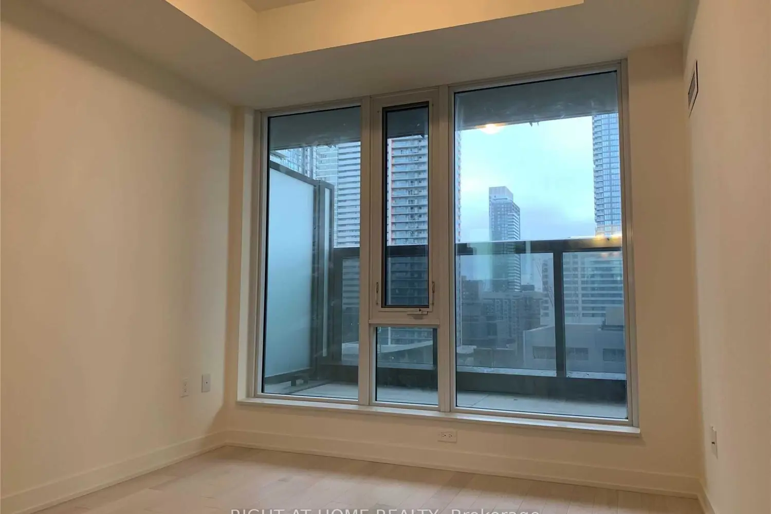 Additional image 9 of 330 Richmond Street 1501