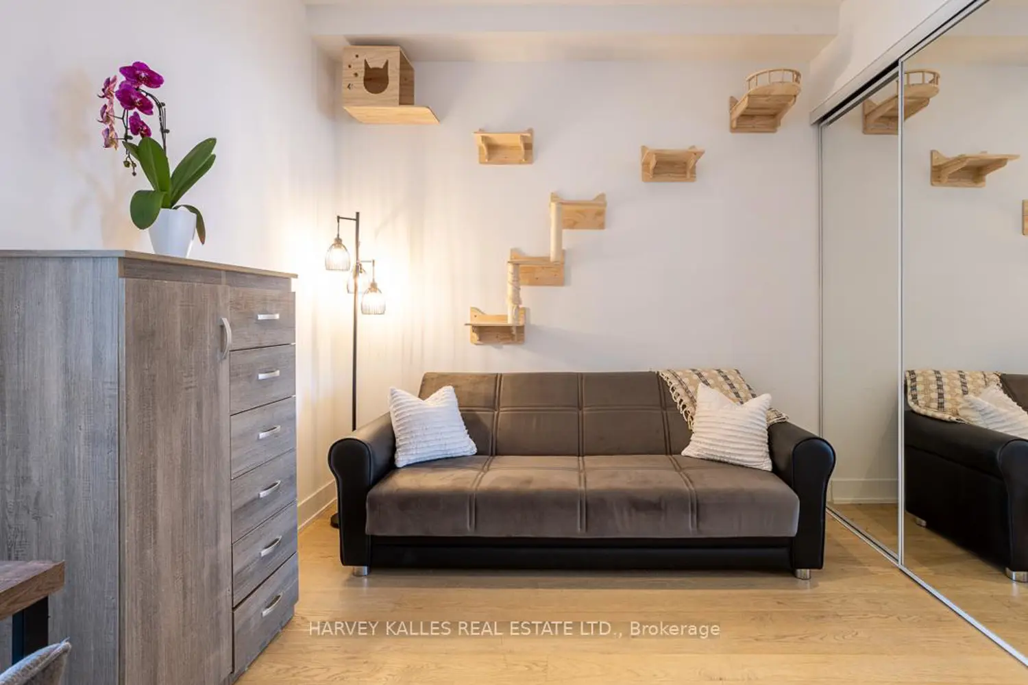 Additional image 7 of 111 St Clair Avenue 1013