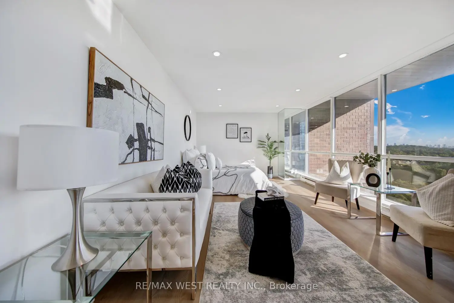 Additional image 9 of 914 Yonge Street 1202