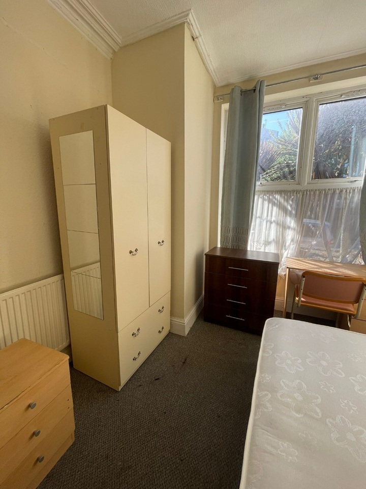 Additional image 7 of Room in a Shared House, Brudenell View, LS6, LS6 1HD