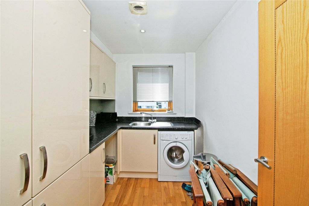 Additional image 15 of 3 bed flat for salePentire Avenue, Pentire, Newquay, Cornwall TR7