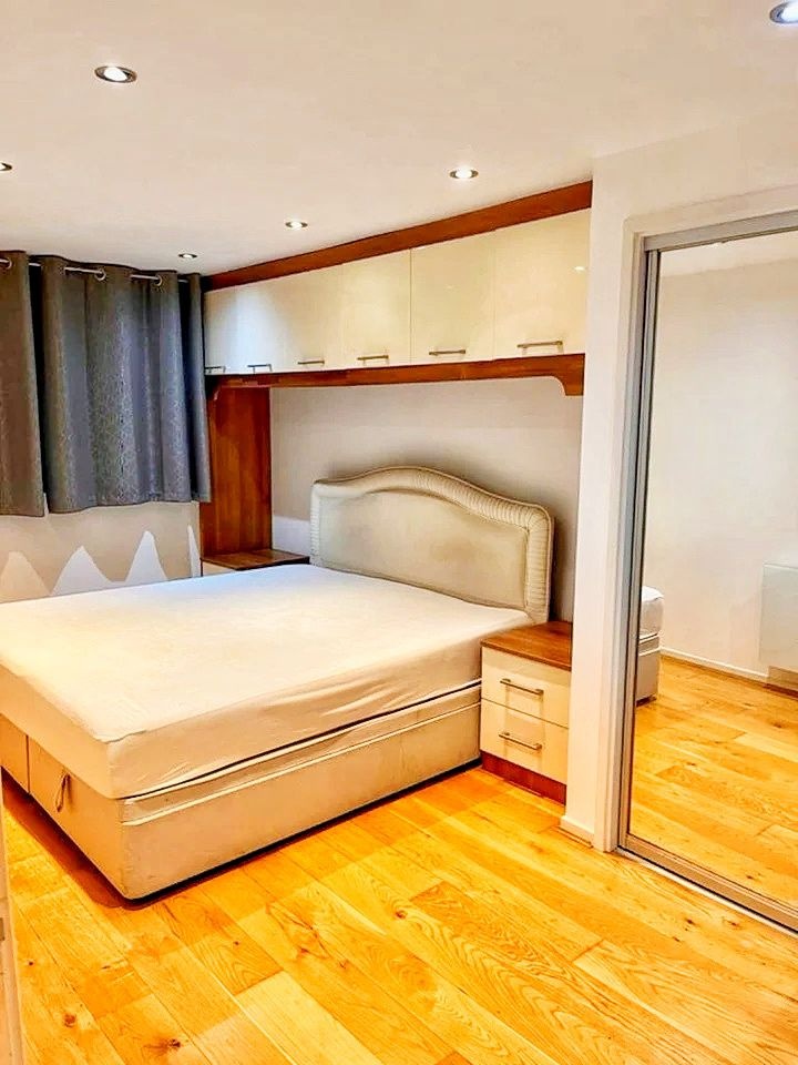 Additional image 5 of 2 Bed Flat, Wapping High Street, E1W, N1 7GU