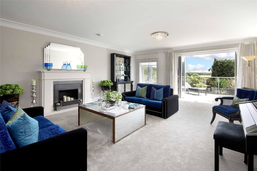 Additional image 5 of 4 bed flat for salePenn Road, Beaconsfield HP9