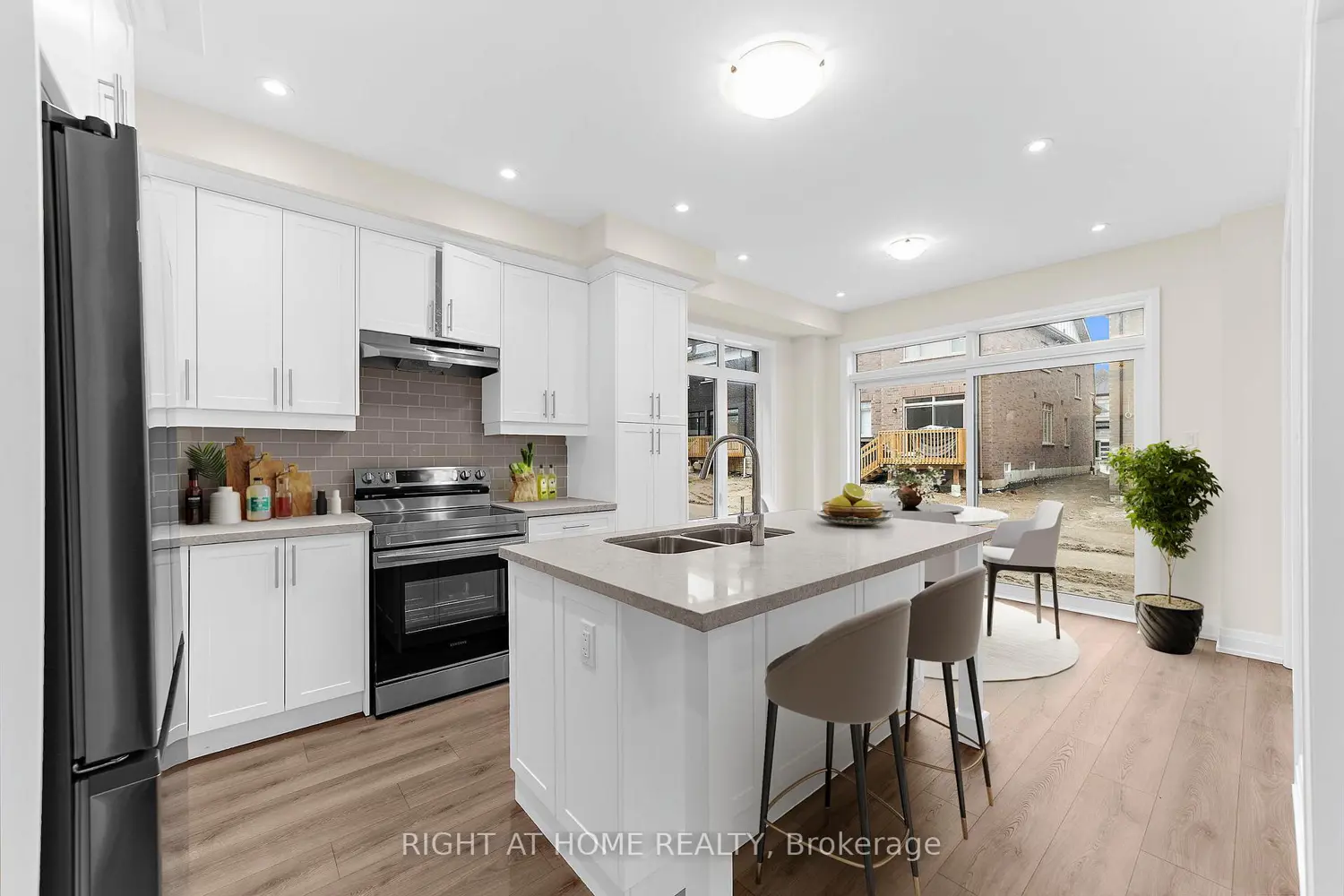 Additional image 5 of 33 Calypso Avenue