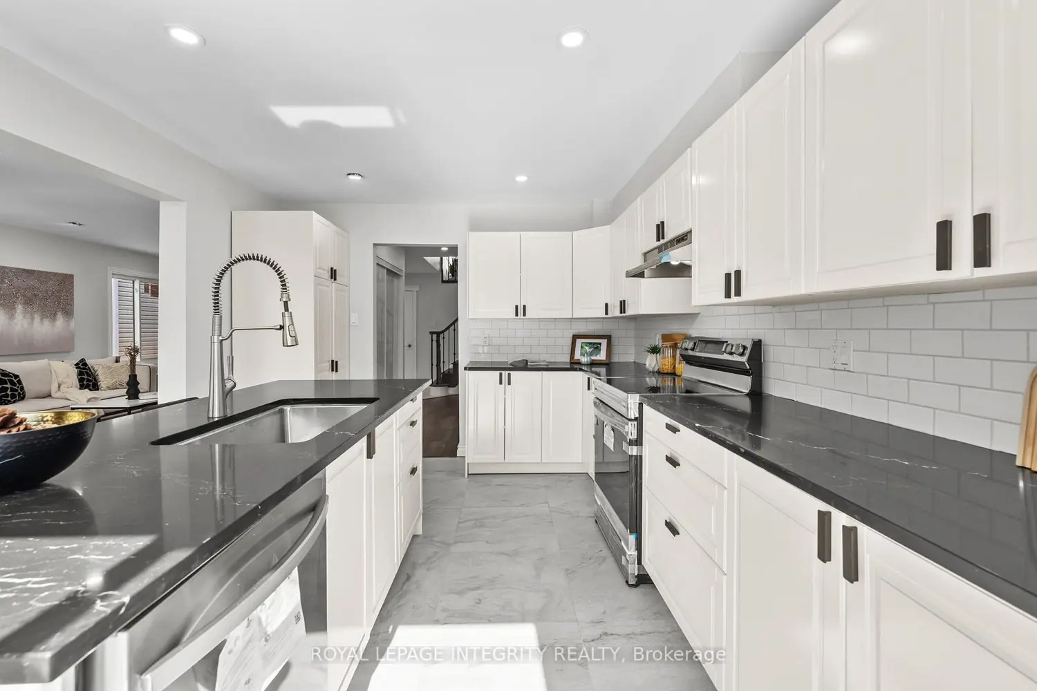 Additional image 8 of 83 Saddle Crescent