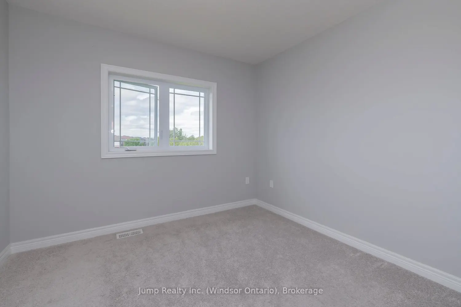 229 Macalister Boulevard photo 3