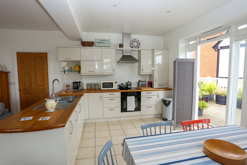 Additional image 3 of 3 bed maisonette for saleSeaview House, Wolsey Gardens, Felixstowe IP11