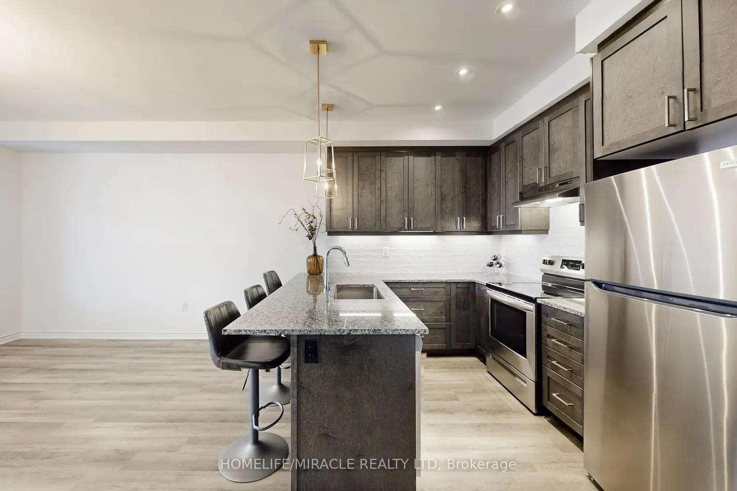 Additional image 5 of 1587 Moira Crescent