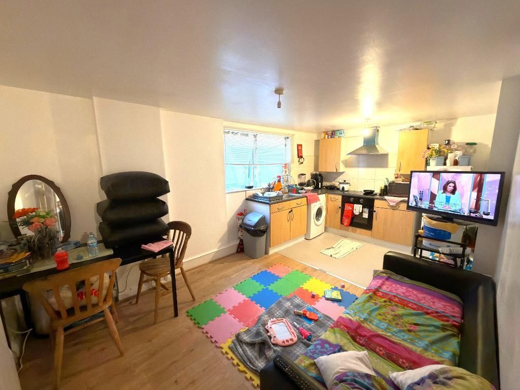 Additional image 2 of 1 bed flat for saleMilliners Court, Milliners Way, Biscot, Luton, Bedfordshire LU3