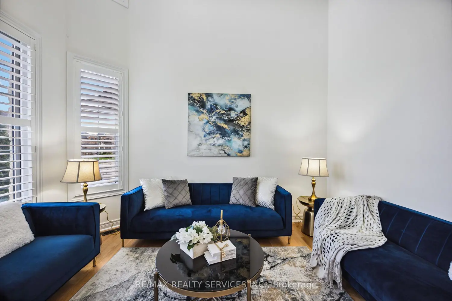 104 Sharpe Crescent photo 3