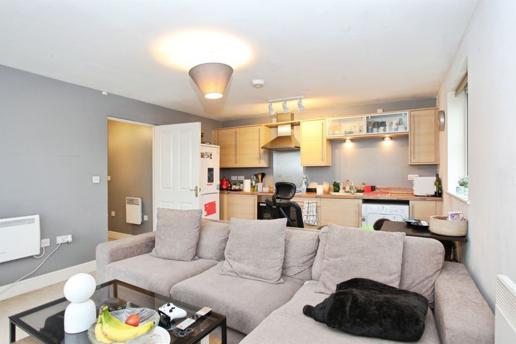 2 bed flat for saleSword Hill, Caerphilly CF83 photo 5