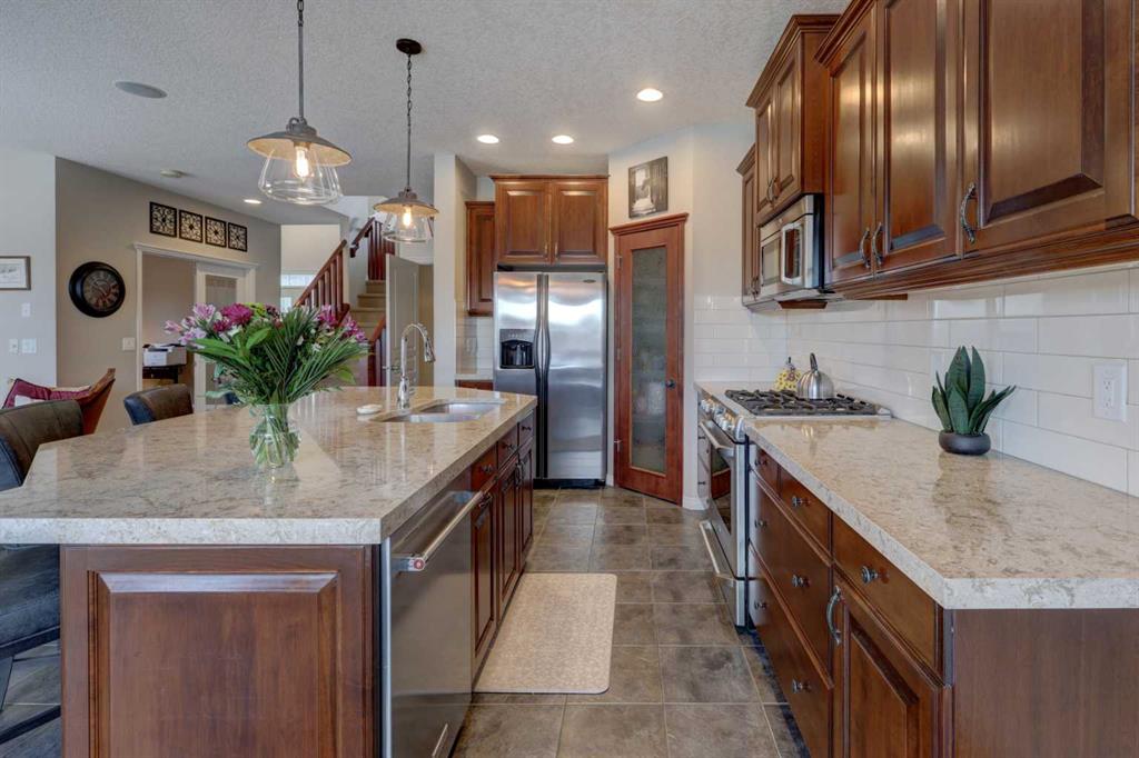 Additional image 4 of 110 Royal Oak View NW, Calgary, AB, T3G 5V9