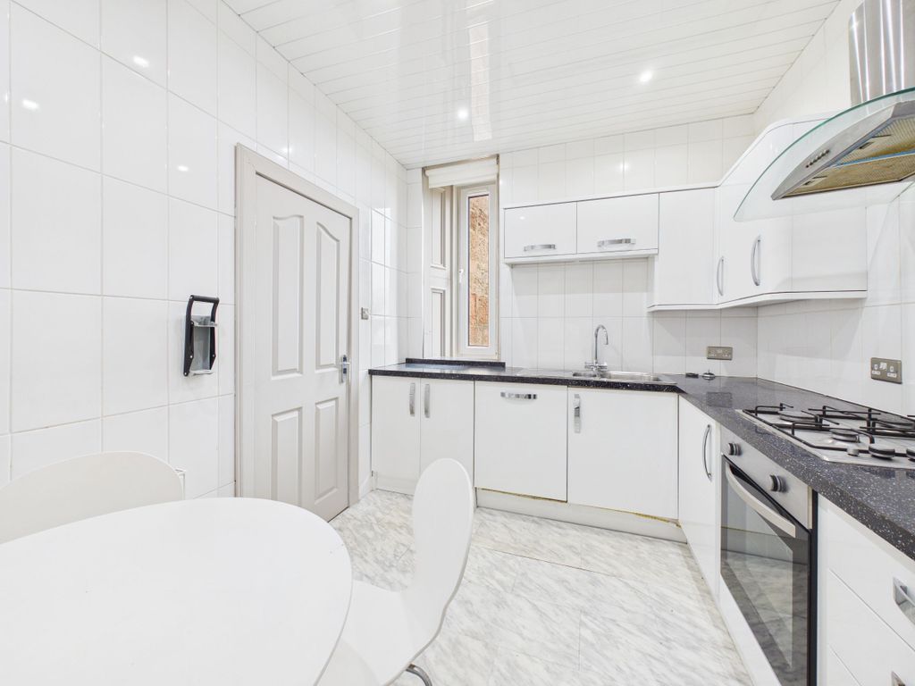 3 bed flat for salePortland Park, Hamilton ML3 photo 4