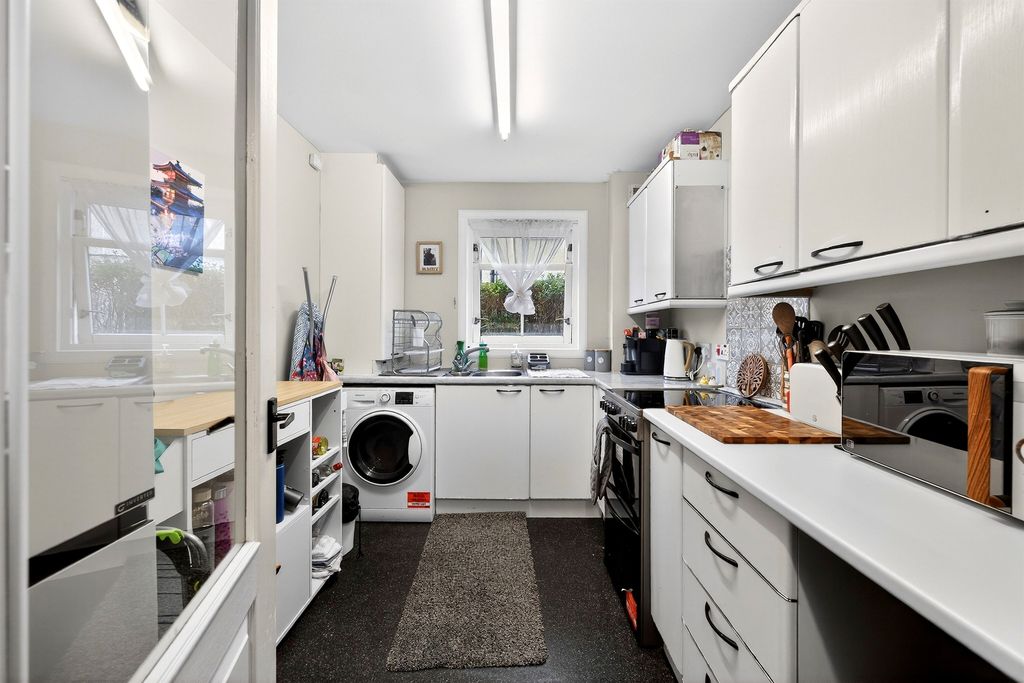 Additional image 13 of 2 bed flat for saleCausewayhead Road, Stirling FK9