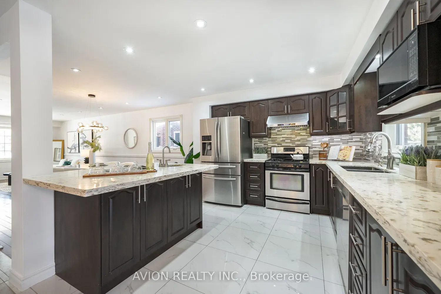 90 Penny Crescent photo 5