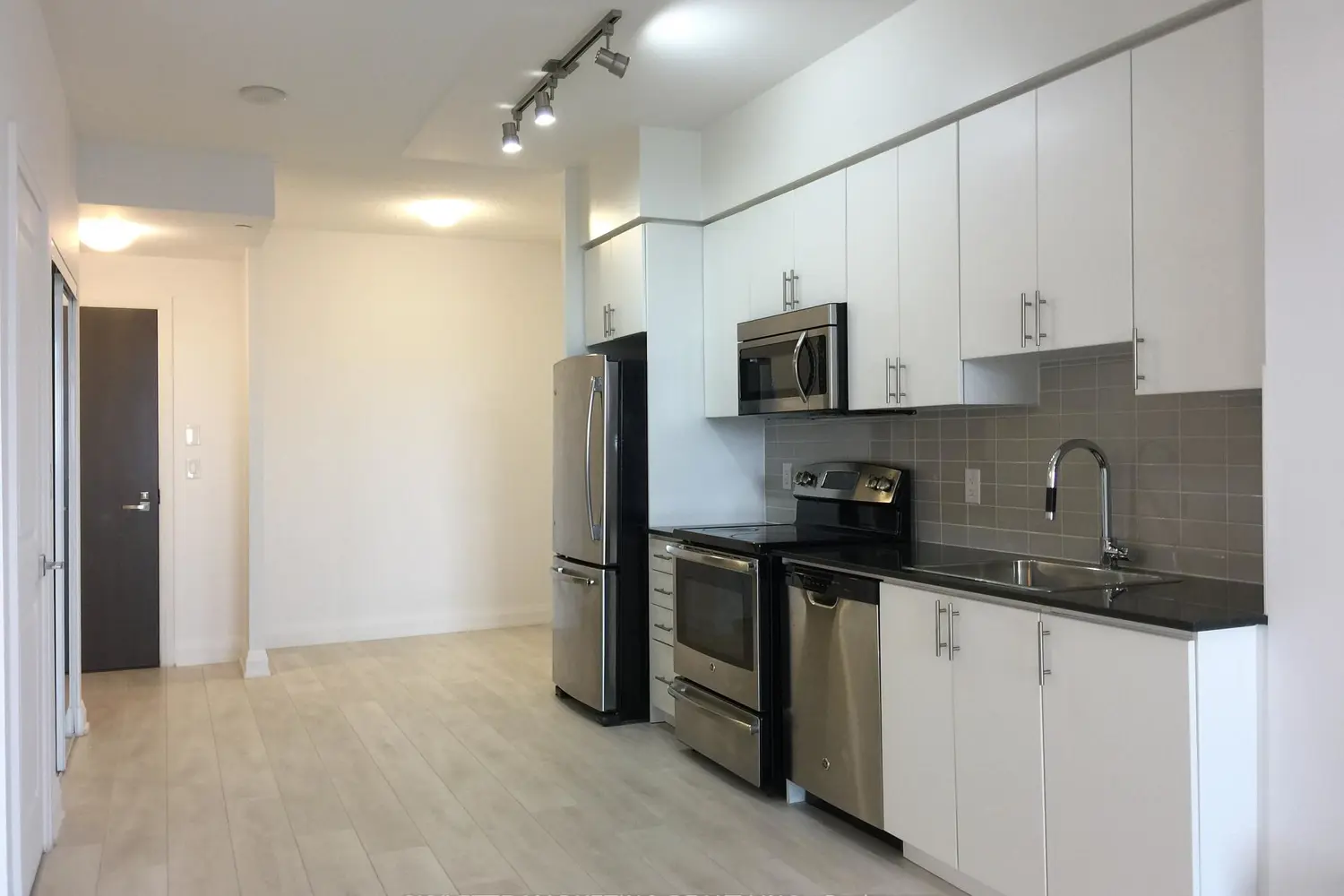 Additional image 4 of 7161 Yonge Street 1427