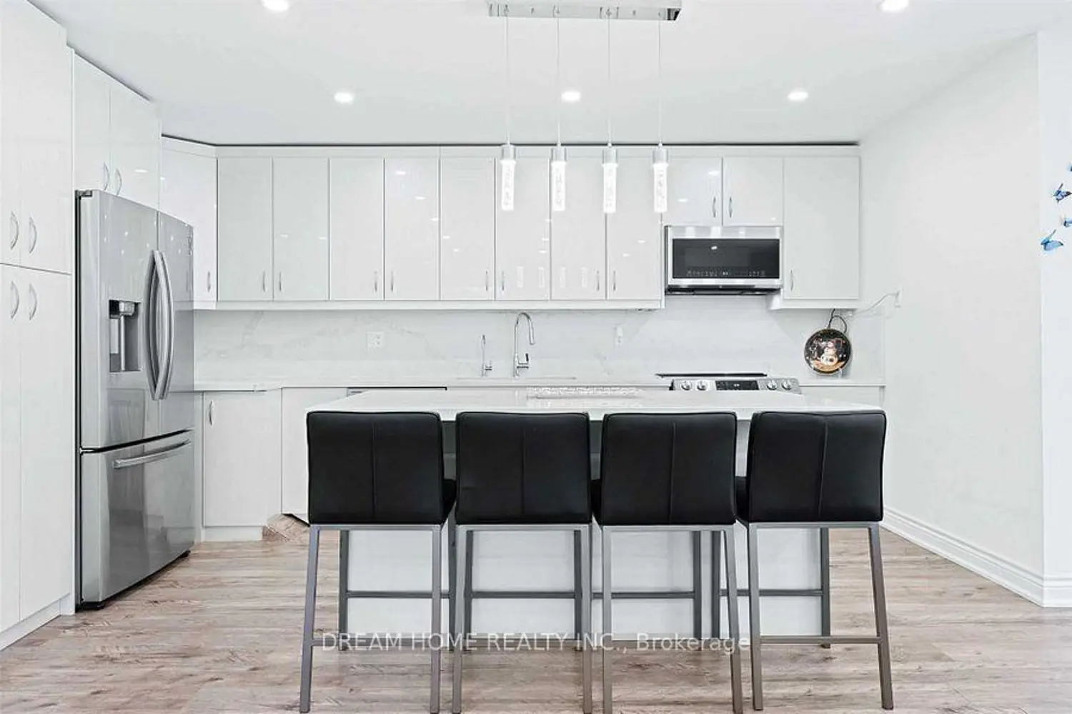 302 Crosby Avenue photo 5