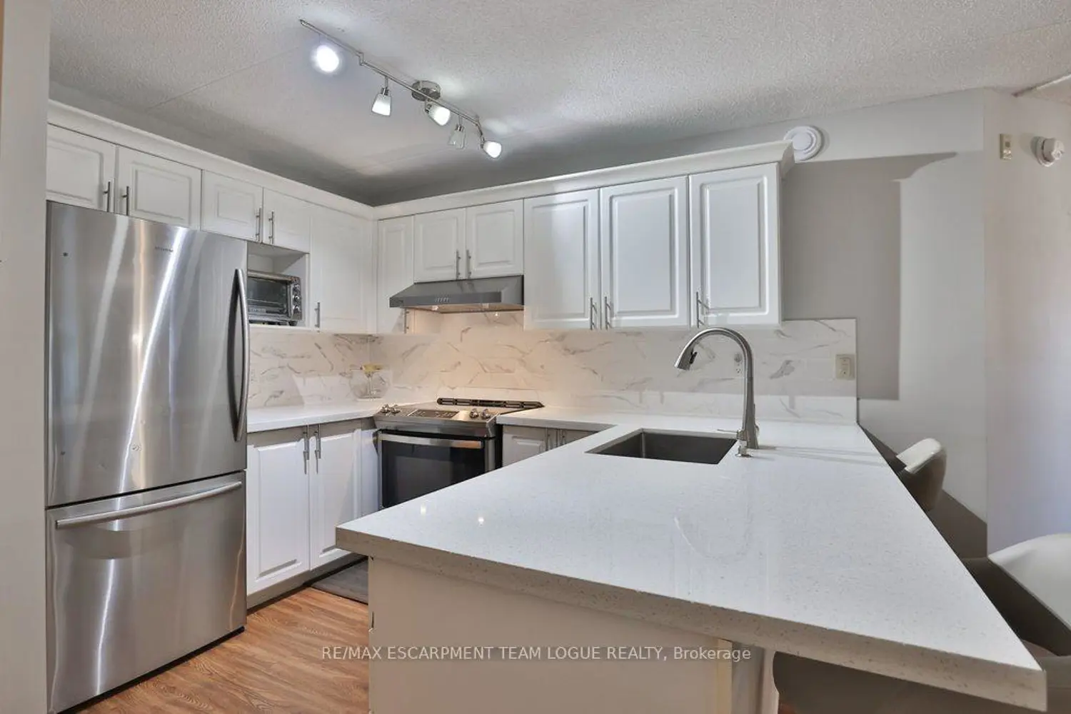 Additional image 3 of 2010 Cleaver Avenue 211