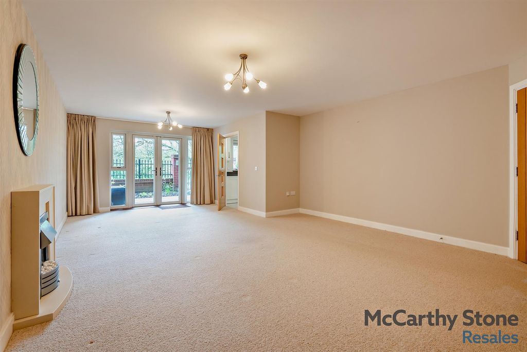 2 bed flat for saleCanning Place, Granham Close, Marlborough SN8 photo 3
