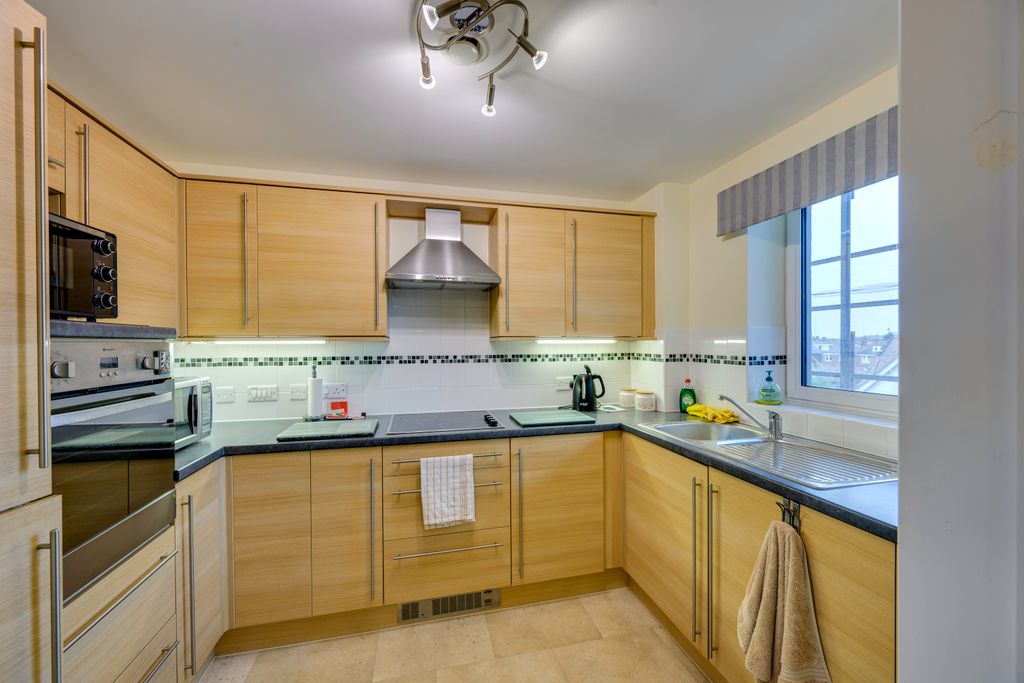 Additional image 4 of 2 bed flat for salePavilion Court, Hamilton Gardens, Felixstowe IP11
